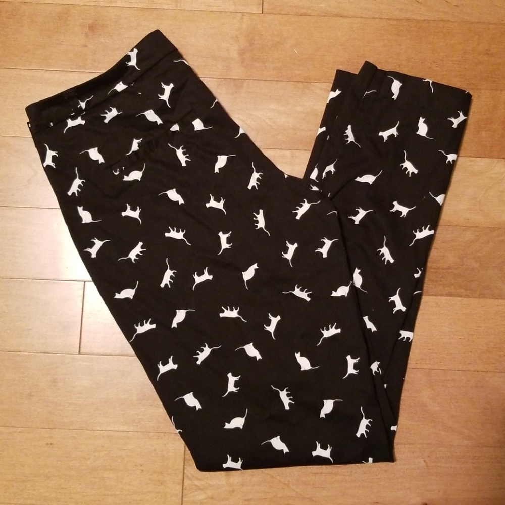 Mohito Collection Black/White Cat Print Pant - 38 - Picture 3 of 6